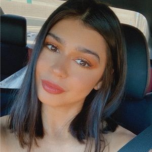 Meet your Posher, Yessenia